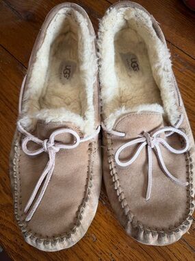 UGG Women's Chestnut/Tan Suede Shearling Moccasins